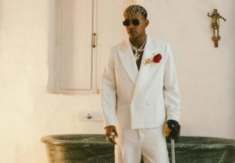 凤凰体育-西媒：亚马尔在生日派对上所穿戴的服装及配饰，其总价值超5000欧