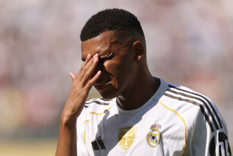 凤凰体育下载-每体：检察院对姆巴佩捐款事件展开调查，球员律师表示捐赠为合法