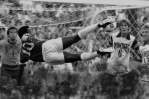 贝利基金会晒贝利与姆巴佩侧钩进球对比照片，姆巴佩转发