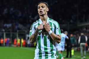 天空：贝蒂斯仍在争取签下安东尼，但他们的方案无法满足曼联要求